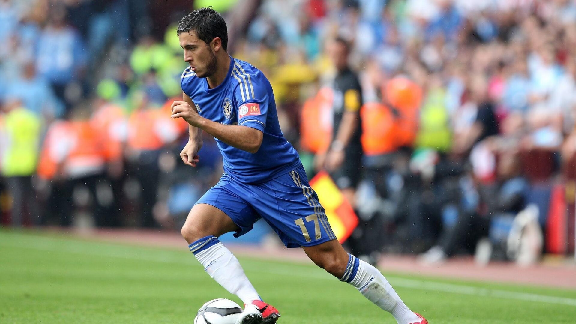 英超比赛中压迫防守对对手传球线路限制效果分析，英超哪个球队打防守反击